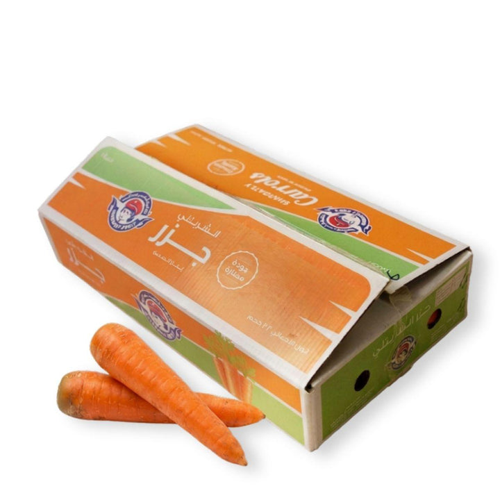 Fresh carrots displayed beside a 3 kg produce carton, from Sharbatly.
