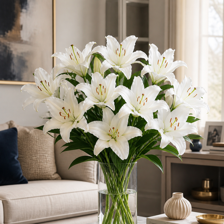 White oriental lilies from Fresh Flower Holland, scented Dutch flower bouquet with 5 stems, fresh and vibrant for floral decoration.