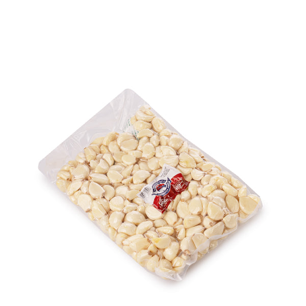 Peeled garlic cloves from Sharbatly in a 1 kg vegetable pack, ready for cooking or culinary use.
