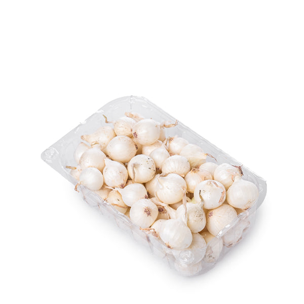 White pearl onions from Holland in a 0.5 kg pack, fresh vegetable with smooth white skins and round shape.