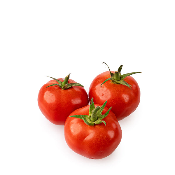 Fresh round organic tomatoes from Naqwat Al Nana in a 1 kg pack, showcasing vibrant red vegetables on a white background.