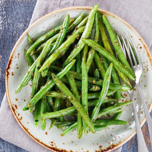 Fresh green extra-fine beans from Kenya in a 0.25 kg vegetable pack, showcasing vibrant, crisp beans ready for cooking.