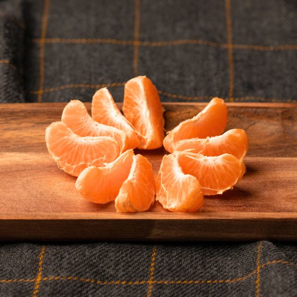 Sharbatly Easypeeler clementines in a 1 kg pack, fresh, bright orange fruit with smooth peels ready to eat
