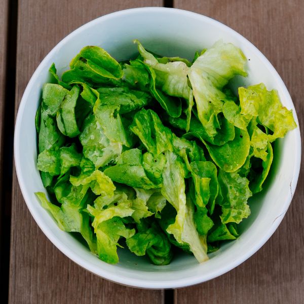 Fresh hydroponic lettuce mix from Mishkat in a 0.125 kg pack, showing vibrant green leaves and leafy vegetable texture.