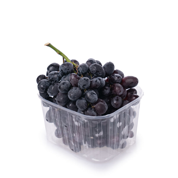 Black grapes in a 1 kg pack from Sharbatly, fresh and plump fruit with green stems on a white background.