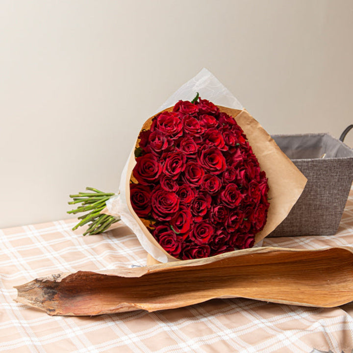 Red roses luxury bouquet with 50 stems from Mix Flower Bouquet, showcasing vibrant, fresh flowers arranged in a beautiful bouquet.