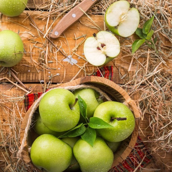 Fresh Granny Smith apples from Sharbatly in a 3 kg carton, bright green and crisp, ready for healthy snacking or baking.