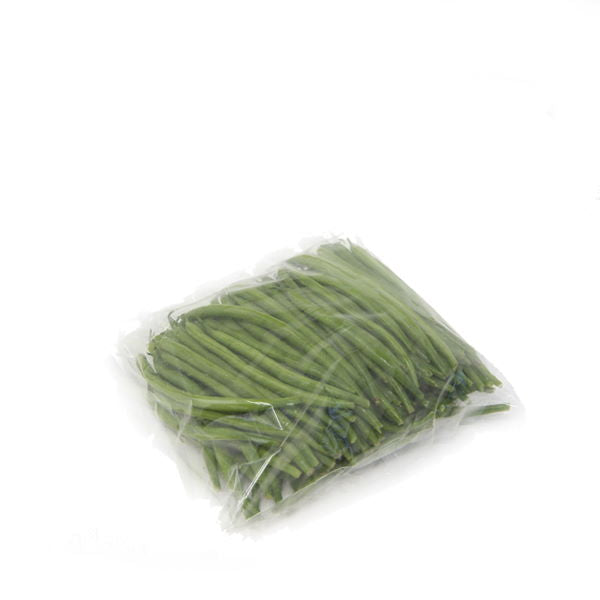 Green extra-fine beans in a sealed pack, fresh vegetable from Kenya, 0.25 kg package with vibrant green beans visible inside.