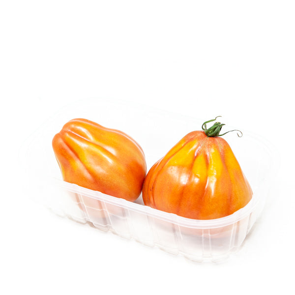 Holland Bull's Heart tomatoes, extra large Coeur de Boeuf variety, 0.45 kg vegetable pack, ripe and fresh on a white background.
