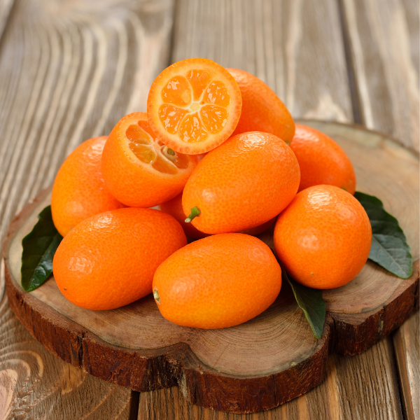Holland Meiwa kumquats in a 0.4 kg pack, fresh citrus fruit with bright orange skin and juicy interior.