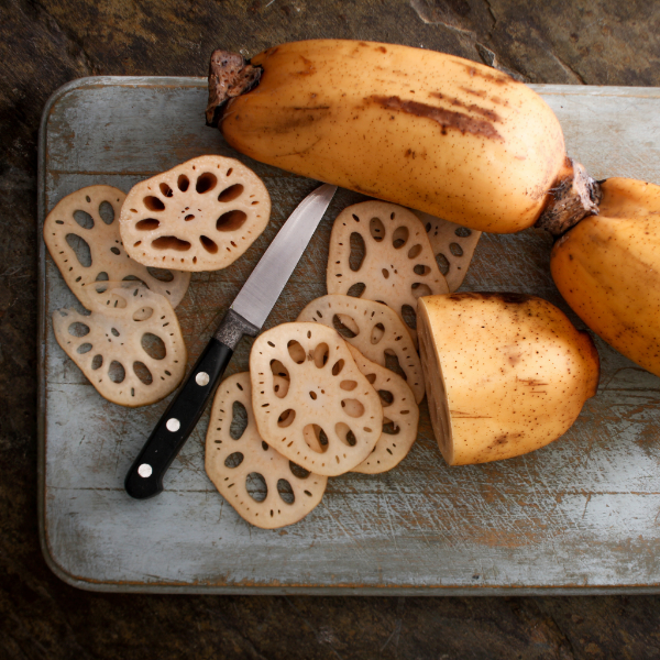 Fresh Holland lotus root vegetable in a 1 kg pack, showing sliced and whole lotus root with its distinctive pattern.