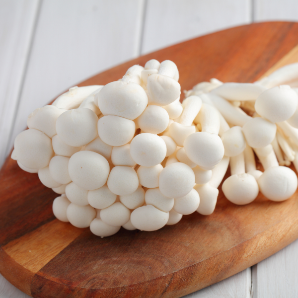 White Shimeji mushrooms from Holland, fresh vegetable pack, 150 grams, with clustered white caps and slender stems.