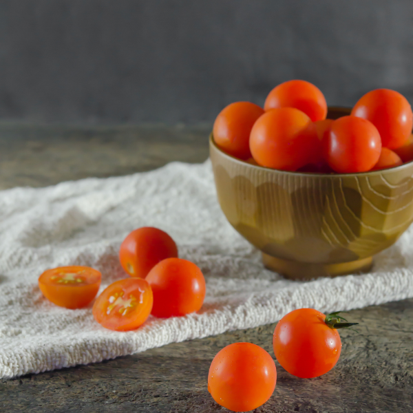 Fresh red cherry tomatoes on the vine, hydroponically grown, from Dava Farm, weighing 0.25 kg.