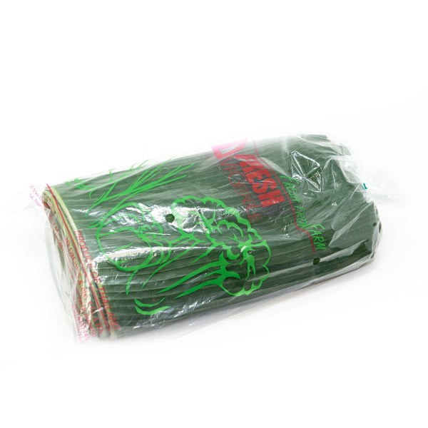 Fresh banana leaves packed in 1 Kg from Thailand, ideal for cooking and traditional wrapping in Asian cuisine.