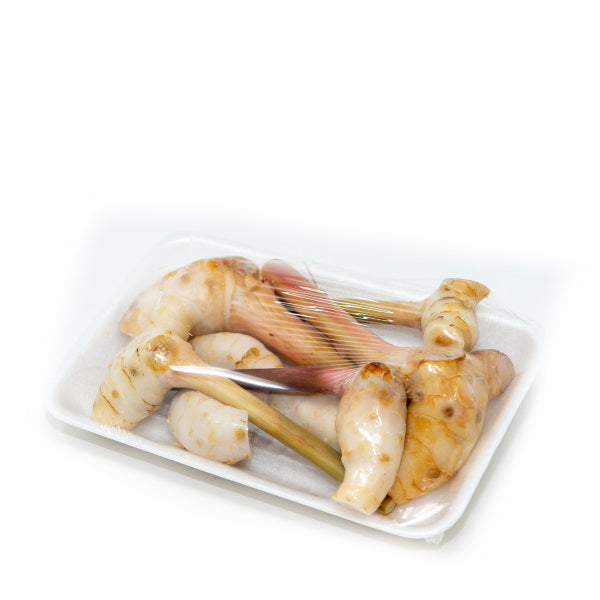 Fresh Thai galangal vegetable in a 0.25 kg pack, showcasing sliced galangal roots with a light brown exterior and pale interior.