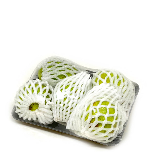 Fresh Guava Thai fruit in a 1kg pack, showcasing vibrant green guavas with smooth skin from Thailand.