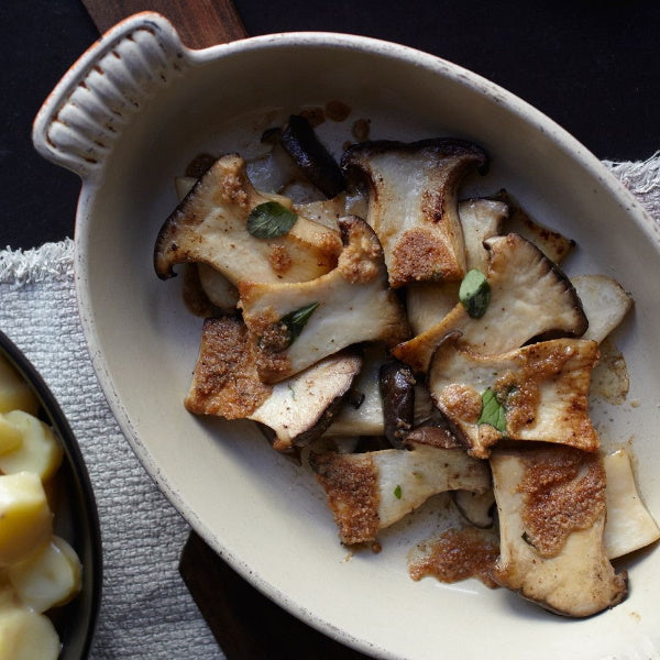Fresh king oyster mushrooms from U.A.E., 0.4 kg pack, showing plump, white stems and broad caps, ideal for cooking.