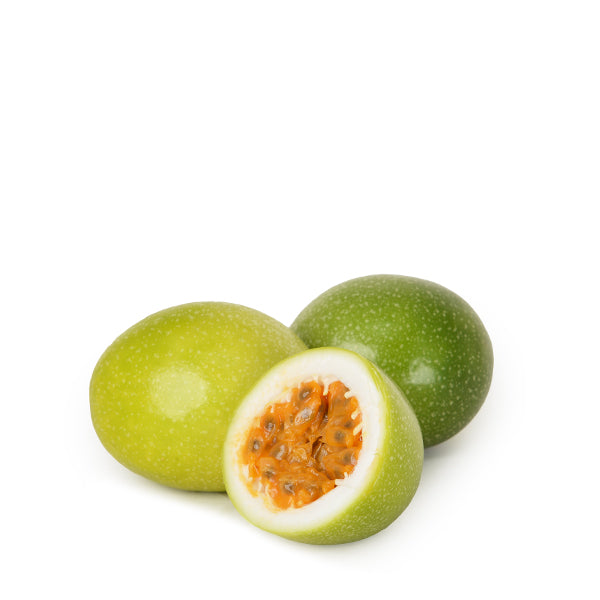 Yellow maracuya fruit from Holland, 0.5 kg pack, fresh tropical passionfruit with vibrant yellow skin and juicy interior.