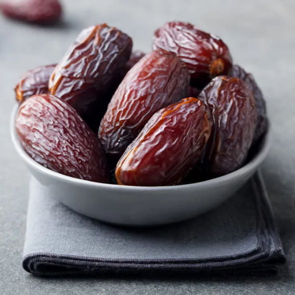 Medjool dates from Sharbatly in a medium 0.85 kg pack, showing plump, glossy dates with textured skin.