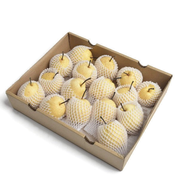 Sharbatly Pears Ya Nashi fruit in a 3 kg carton, fresh and ripe, displayed on a tray.