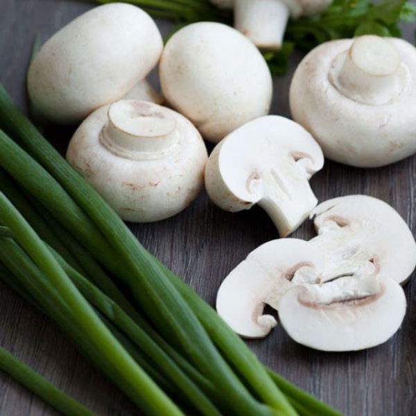 Fresh white mushrooms from Sharbatly, 0.25 kg pack, shown in a close-up image highlighting their smooth caps and stems.