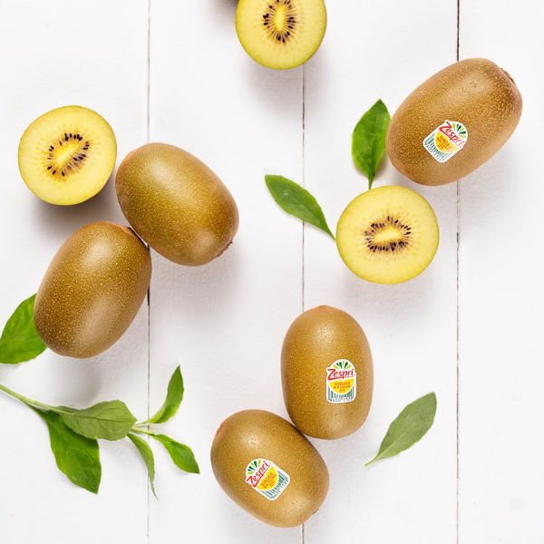 Yellow Kiwifruits Sungold by Zespri in a 3.2 kg carton, showcasing vibrant yellow kiwifruit with fuzzy brown skin.